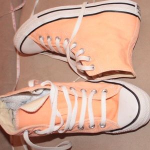Converse unisex Hi-Top Sunset Glow Size W8.5 M6.5 never worn worn.